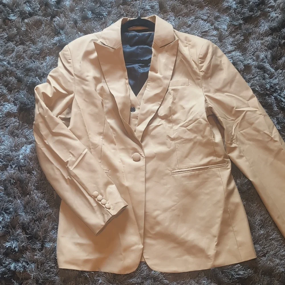 Women's Tailored 3 Piece Dress Suit In Tan - Picture 4 of 14